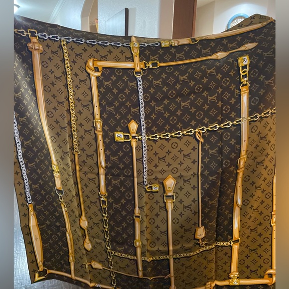 Louis Vuitton Monogram Square - Picture 2 of 5